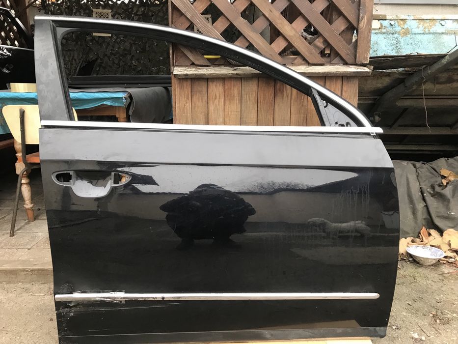 Продам на Пассат Б6 двоє правих дверей.