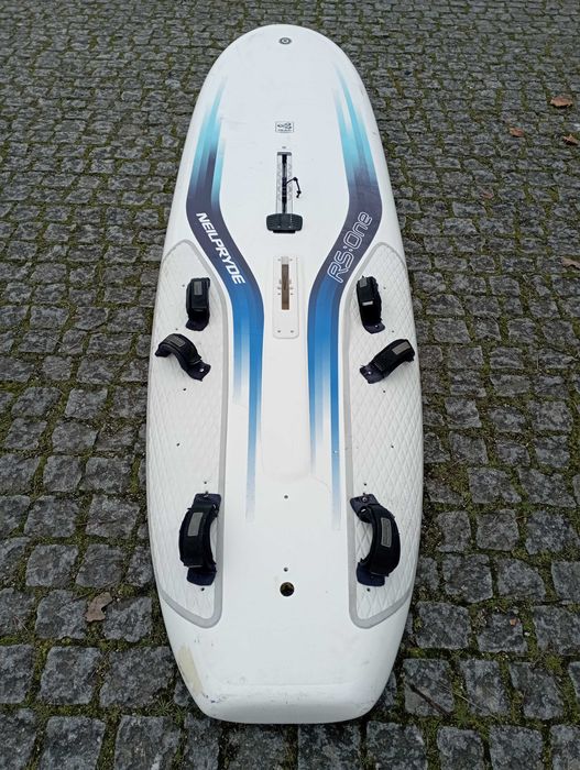 Pranchas de windsurf grandes, com patilhão rebatível e fin