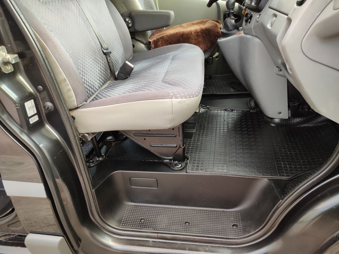 Renault Trafic Long 2,0 груз-пасс 2008 года один хозяин