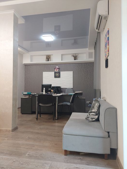 Офіс центр ТЦ Україна Жаботинського 45000 у.о