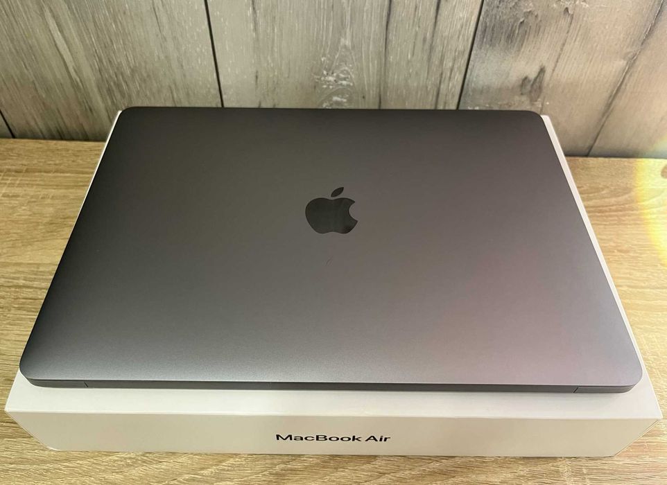 MacBook Air 13 M1 8GB 256GB Space Gray бу в хорошому стані