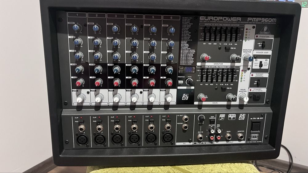 Мікшерний пульт активний Behringer Europower PMP 960 M