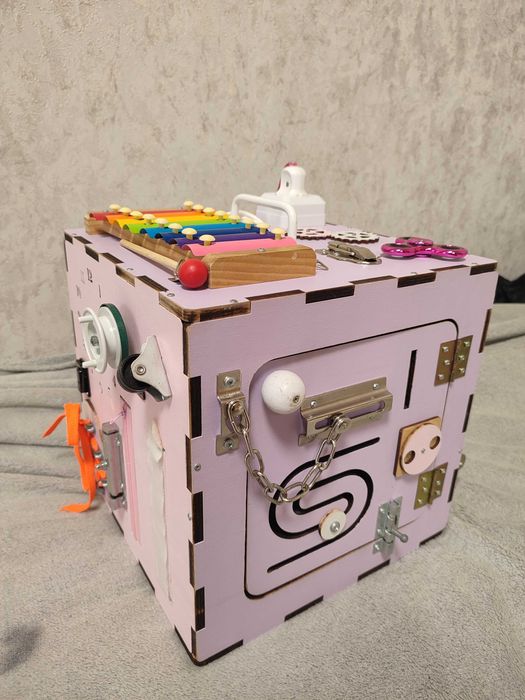 Бізікуб з дверцятами