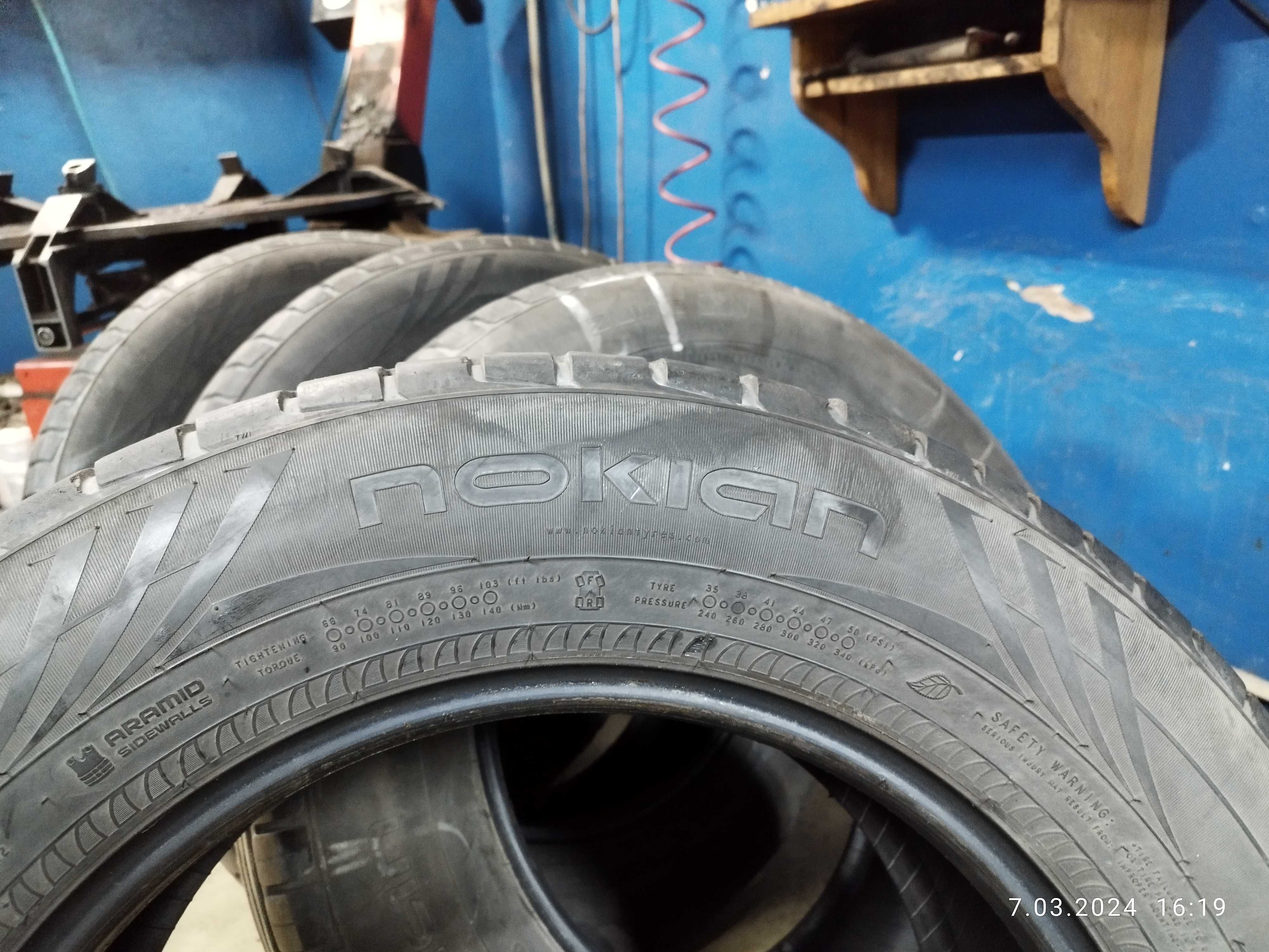 Komplet używanych opon Nokian 235/65 R17 letnie