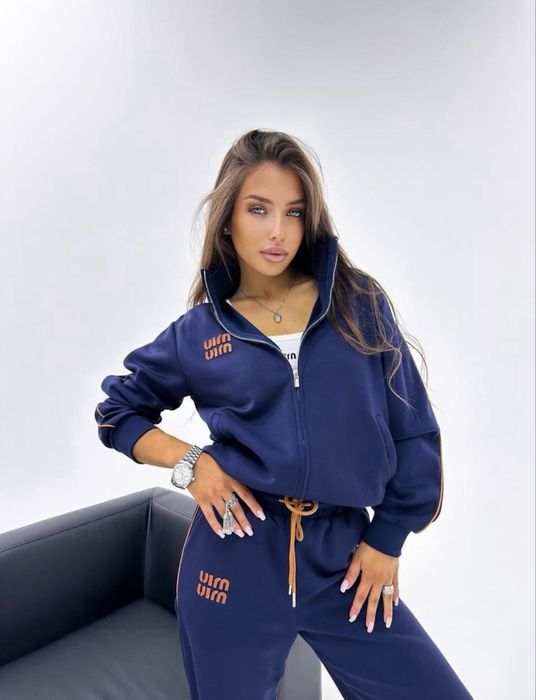 Продам костюм MIU MIU