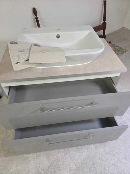 Armário de casa de banho com lavatório