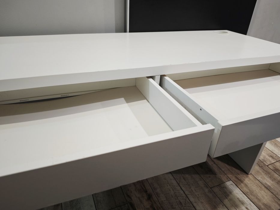 Biurko Ikea Malm białe.