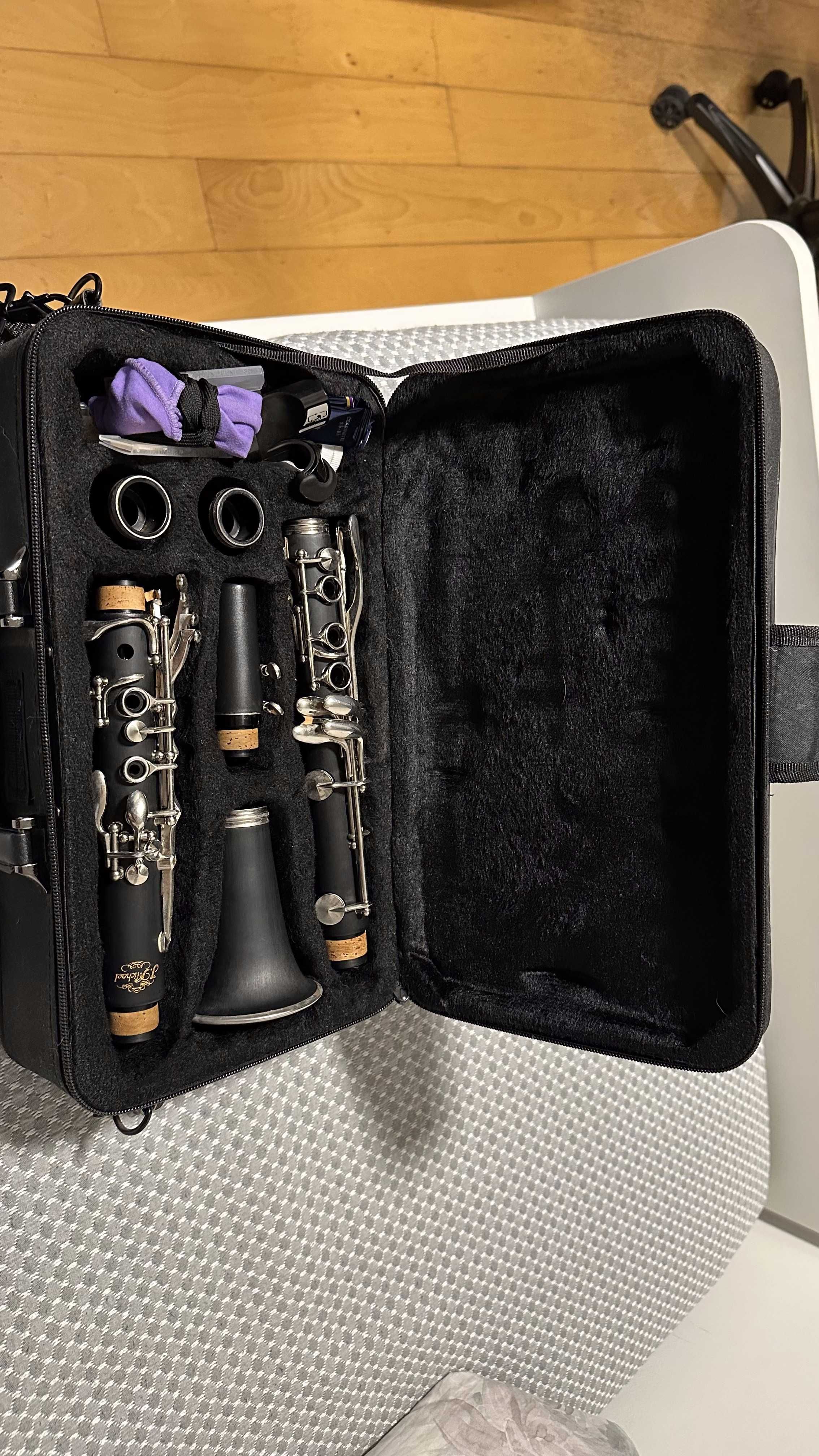 Clarinete J.Michael CL440 com estojo de origem