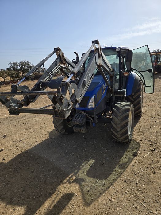 Trator New Holland T4.95 com Carregador Frontal