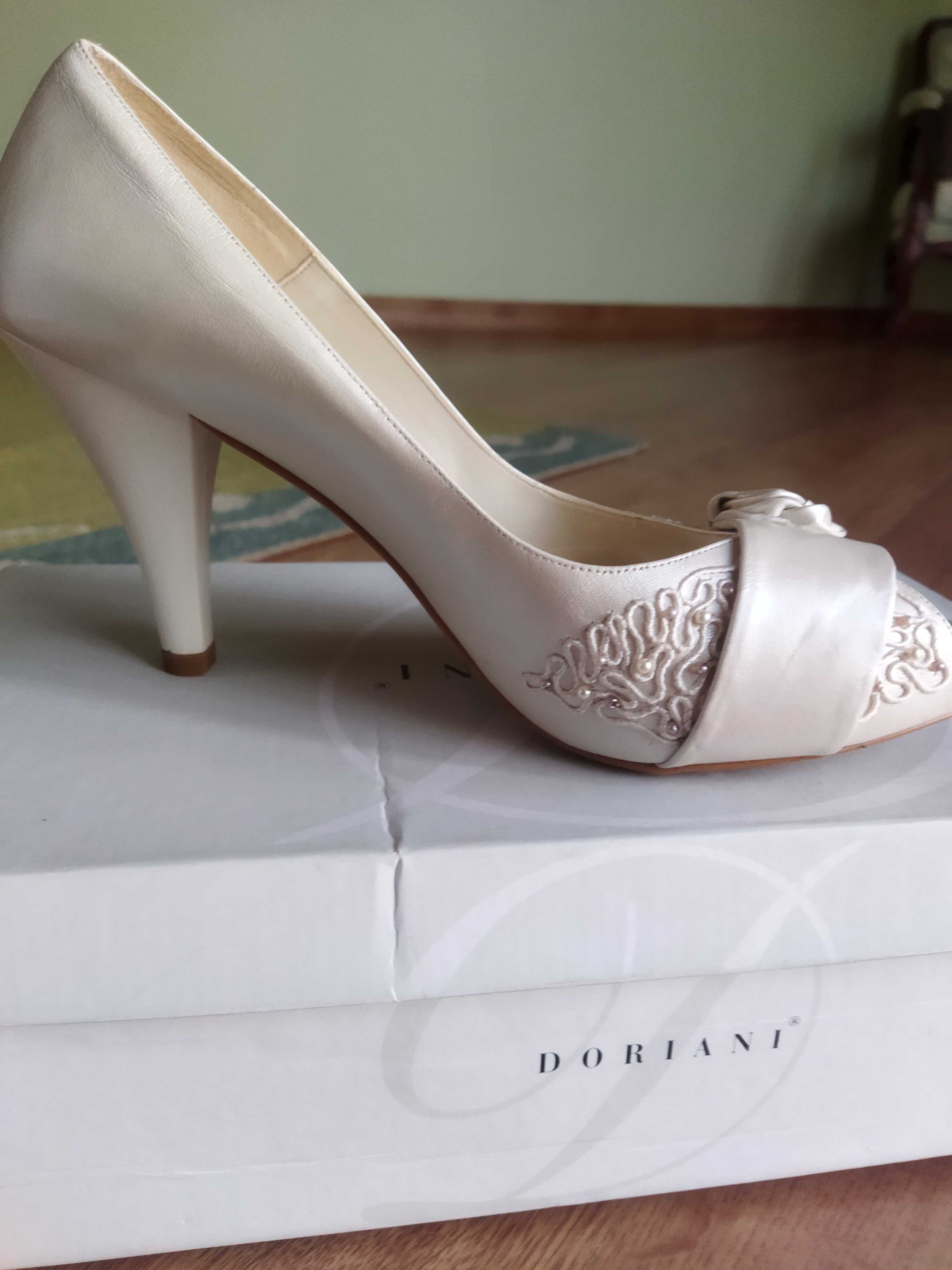 Sapatos de noiva marca DORIANI