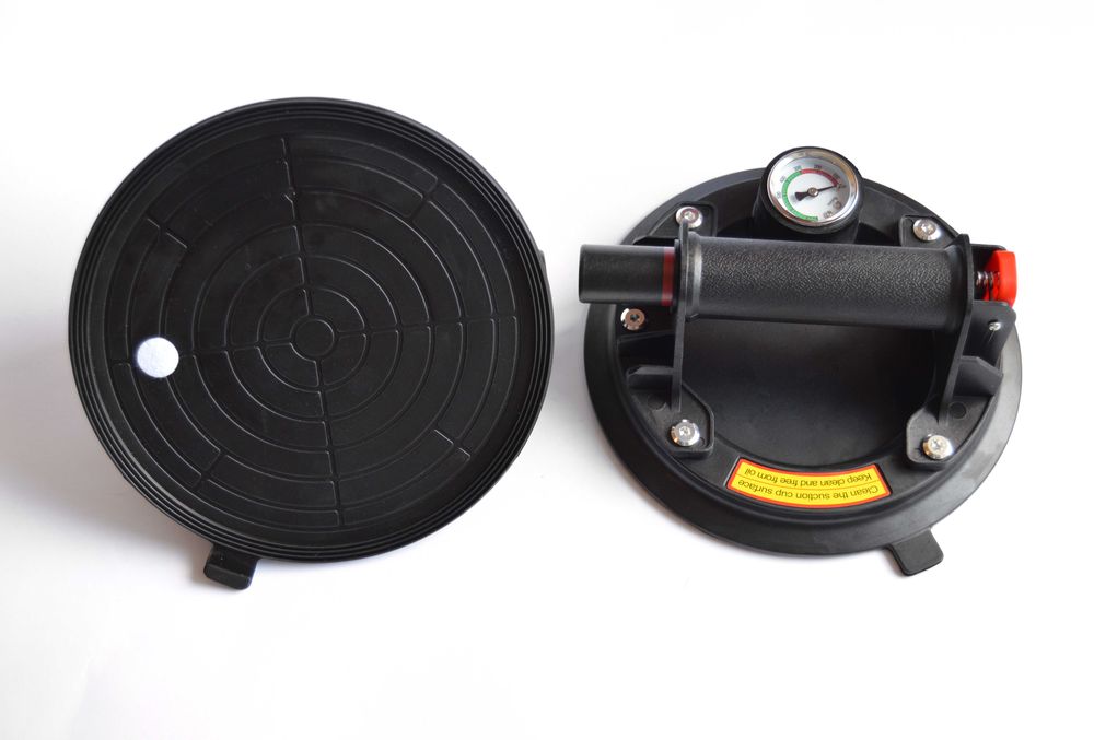 Вакуумна присоска із манометром