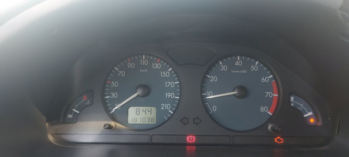 Citroën Saxo 1.1 2001 – 181.000 km

Descrição:
Vendo Citroën Saxo 1.1
