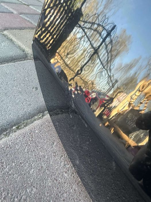 Кришка багажника tesla model Y під фарбування