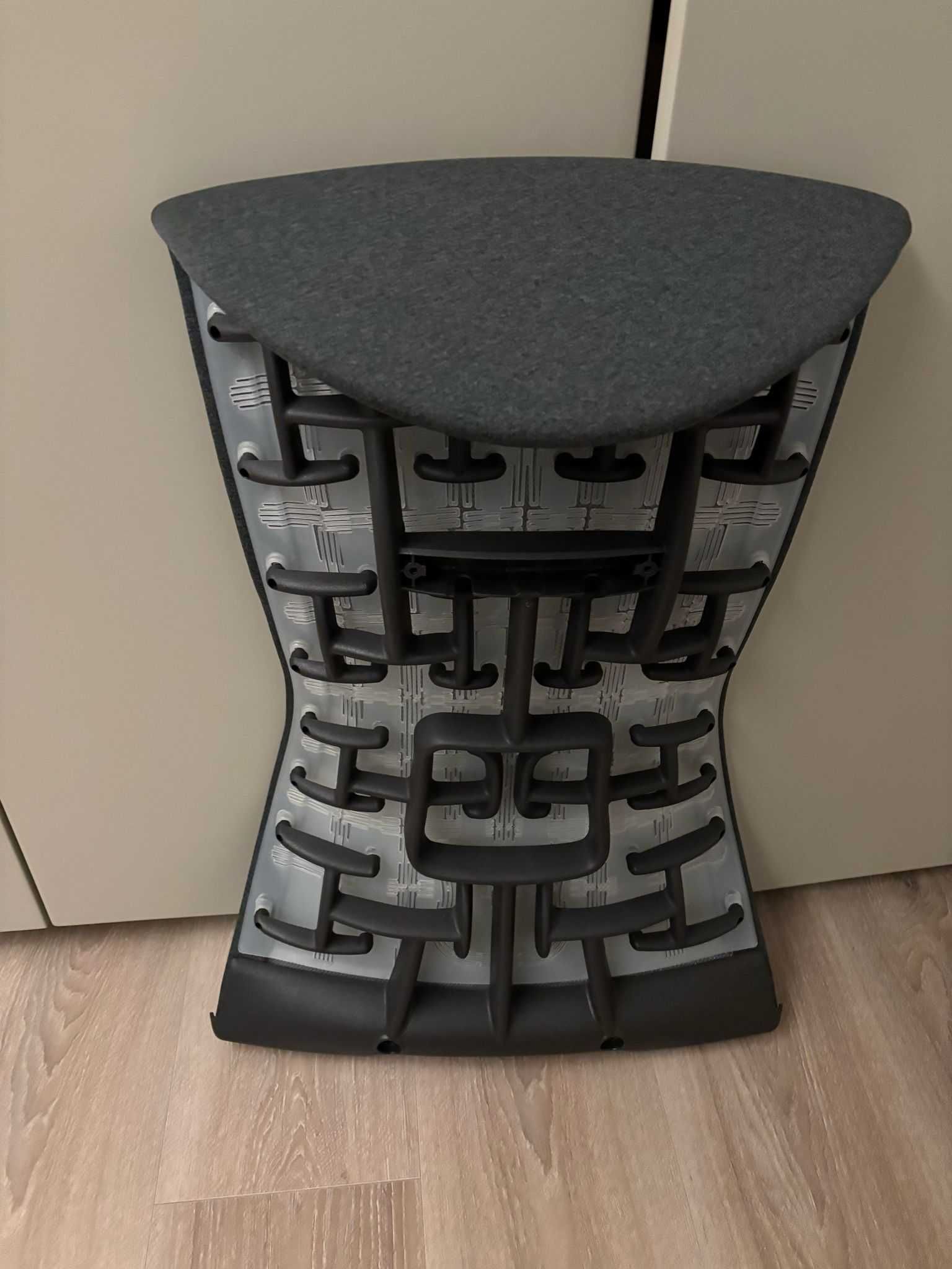 Costas cadeira herman miller embody