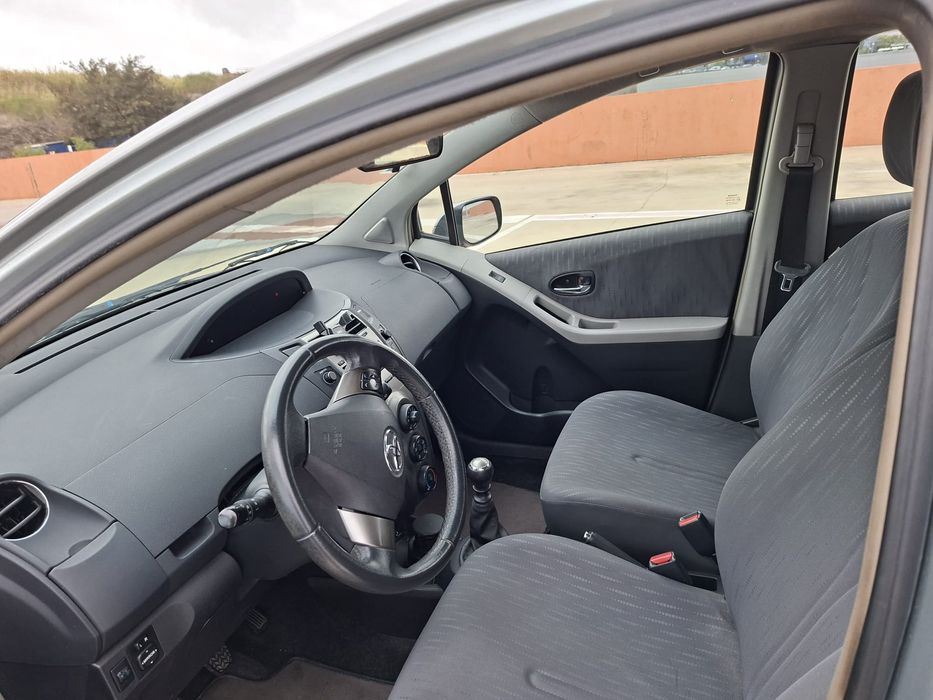 Toyota Yaris 1.4 D-4D 90 cv - 6 velocidades e AC