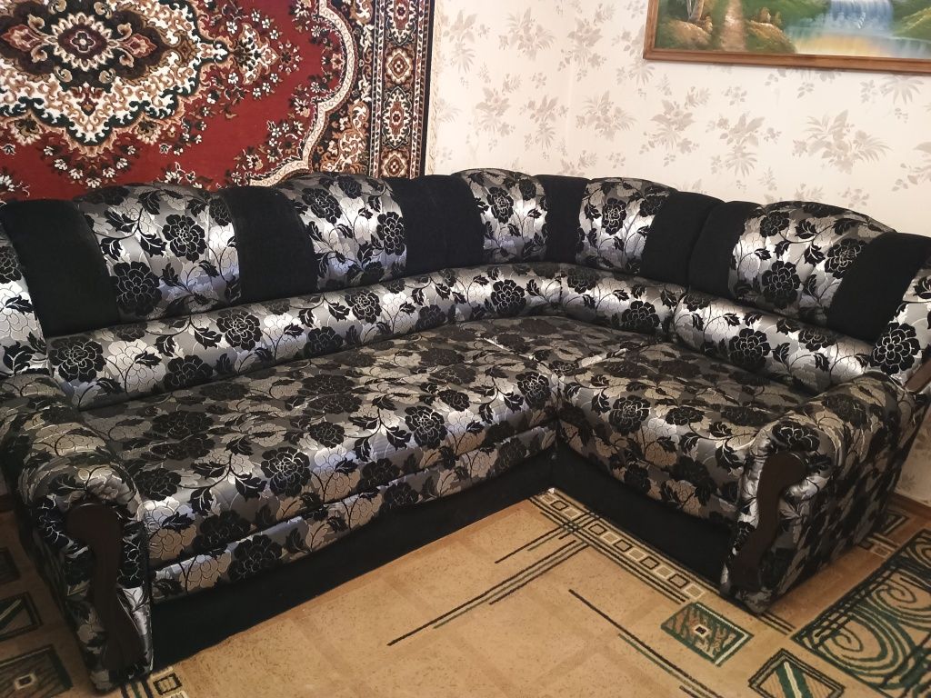 Угловой диван и кресло