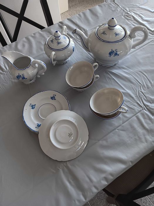 Meio serviço de chá em casca de ovo V.A, anos 50
