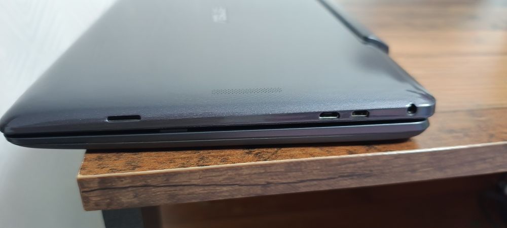 Нетбук-планшет Asus T100T  ос Windows