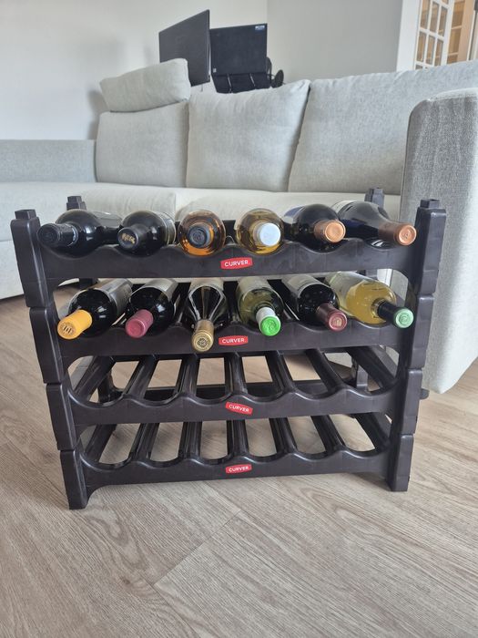 Garrafeira empilhável