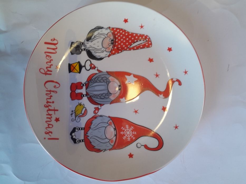 Подарочный набор новогодних тарелок. Гномы