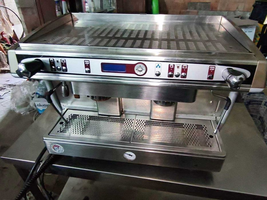 Професійна кавомашина Astoria