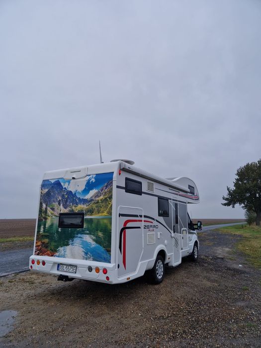 Kamper Roller Team 279 M, 6 os do jazdy, 8 do spania, klima, panele FV