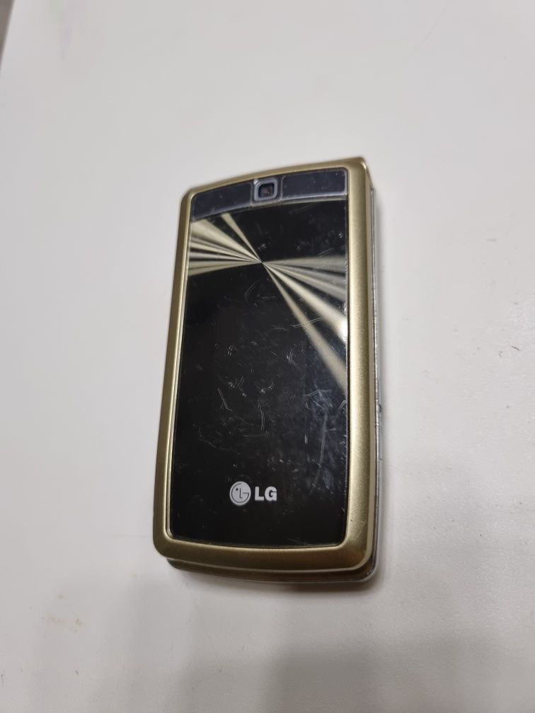 Мобильный телефон LG KF300. Золотой. Не включается. Идеальное состояни