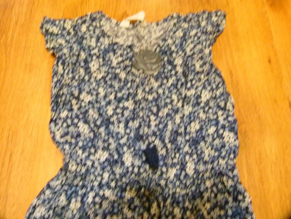 rozm 134 H&M kombinezon granatowy kwiatuszki długa nogawka