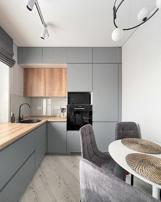 Центр,свет не выключают,новый ремонт,Дерибасовская,балкон,подобово,800