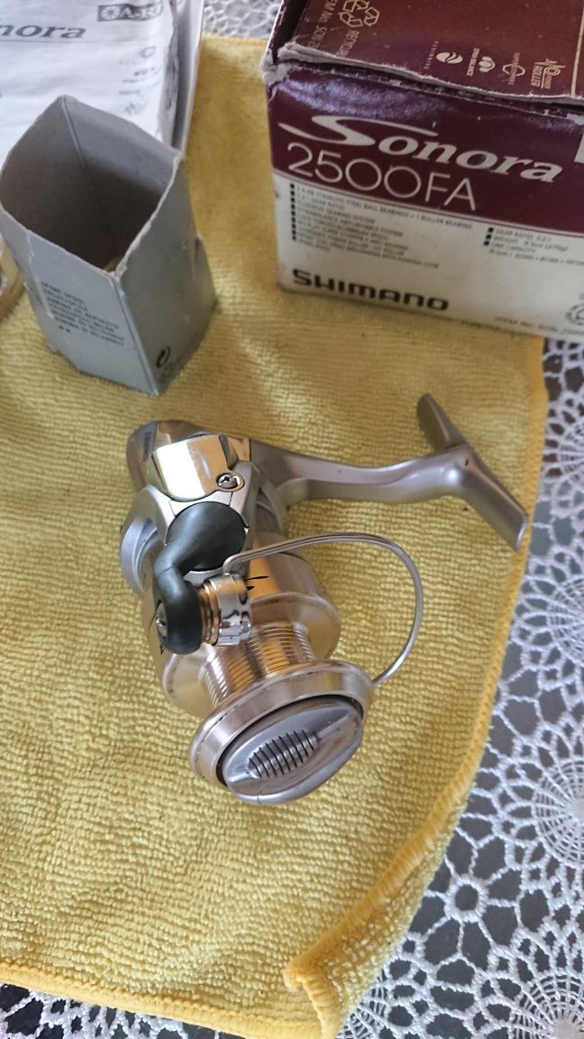 Kołowrotek Shimano Sonora 2500FA, komplet fabryczny