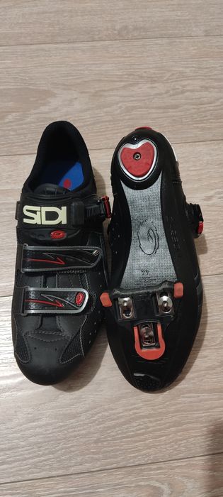 Sapatos sidi escarp estrada