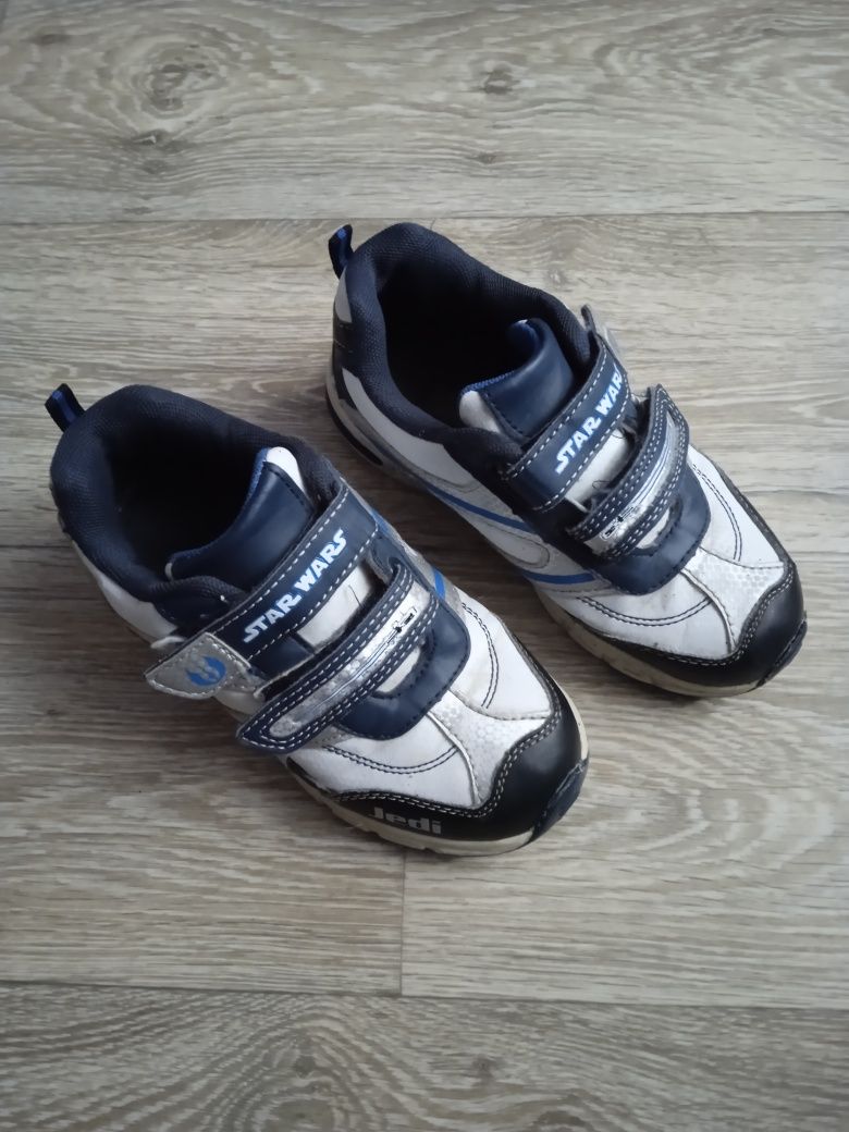 Buty 32 koło domu