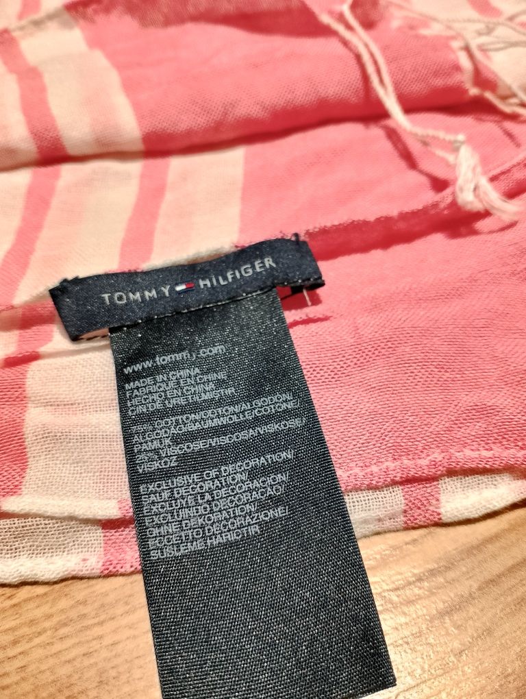 Biało-Różowa Bawełniana Chusta Tommy Hilfiger