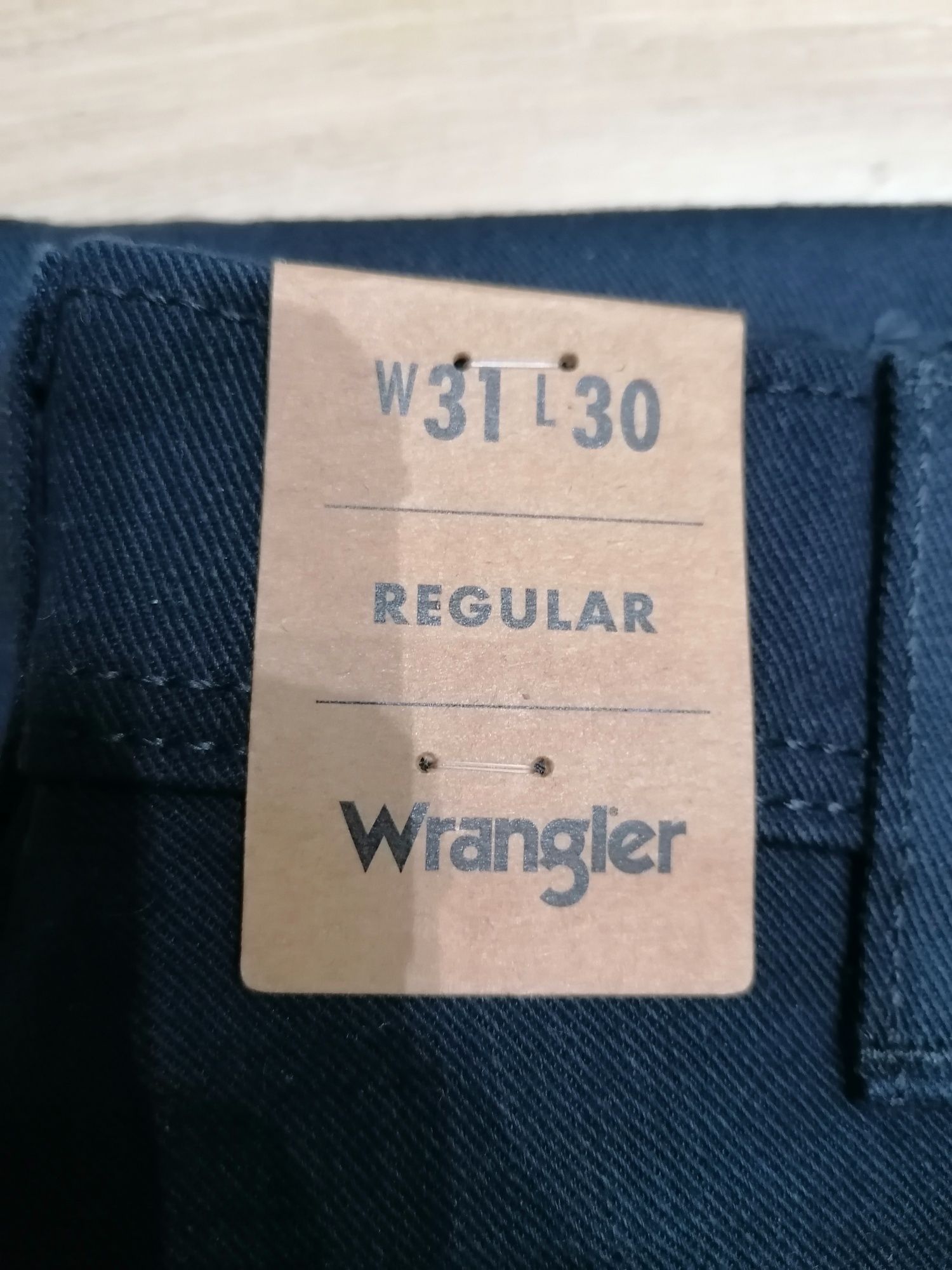 Nowe spodnie Wrangler czarne jeansy W 31 L 30 Regular