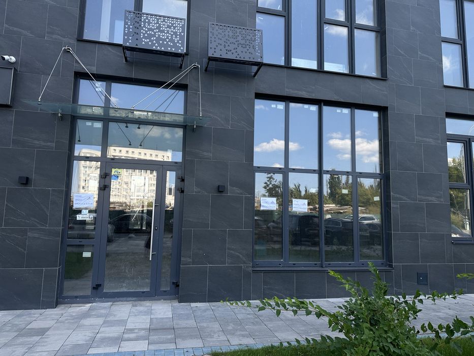 Sky Avenue, вул. Святослава Хороброго 11б, сусіди Нова Пошта.