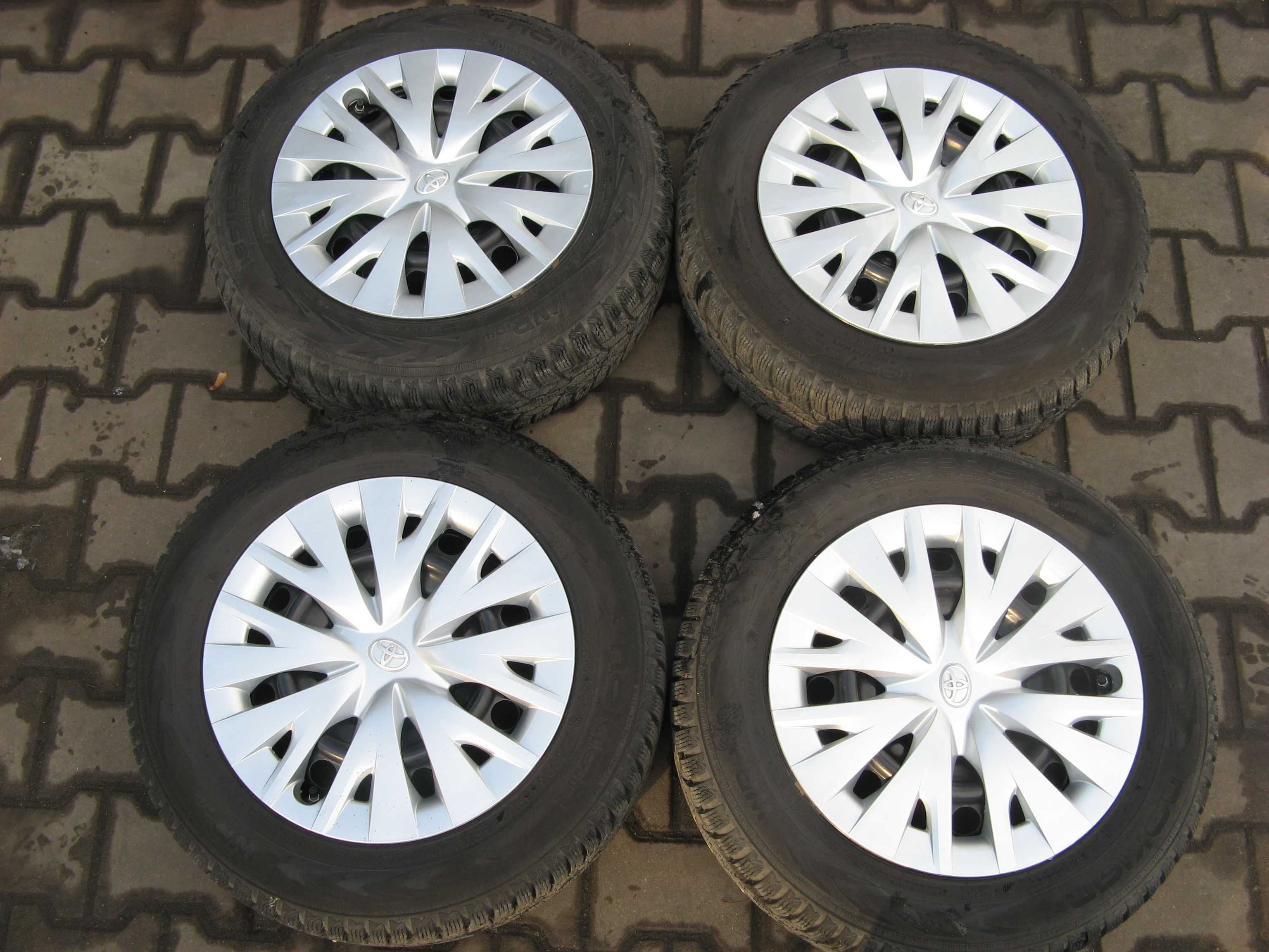 FELGI, Koła 15" 5x100,185/65R15 Nokian,TPMS Kołpaki TOYOTA Yaris XP210