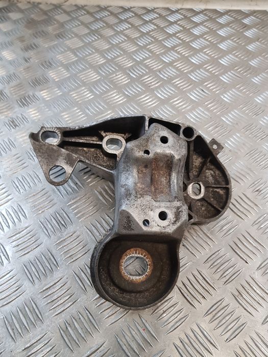 Łapa Wspornik Mocowanie Silnika Prawe 4F0199352E Audi A6 C6 3.2 V6