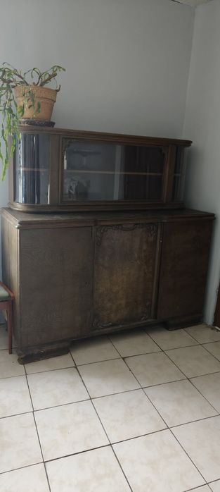 Kredens antyk z witryną