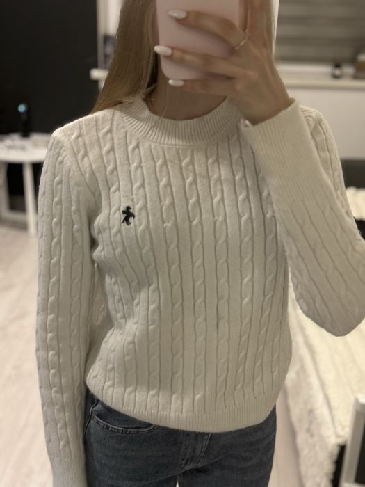 Білий светрик теплий