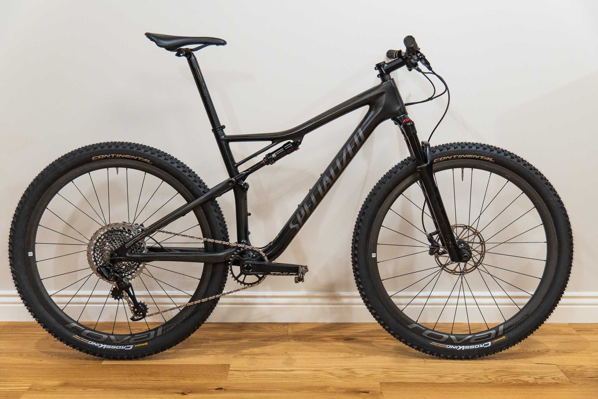 Specialized Epic Expert, model 2019 karbon, koła carbon, Rozm. L