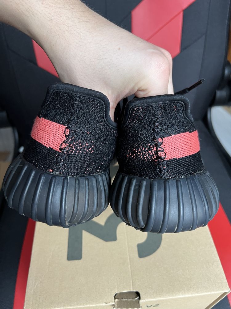 Adidas Yeezy Boost 350 V2 Red Stripe Core Black sneakersy czarne 40