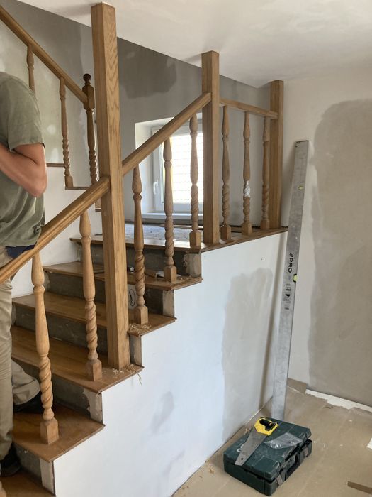 Kompleksowa Renowacja i Naprawa Schodów Drewnianych