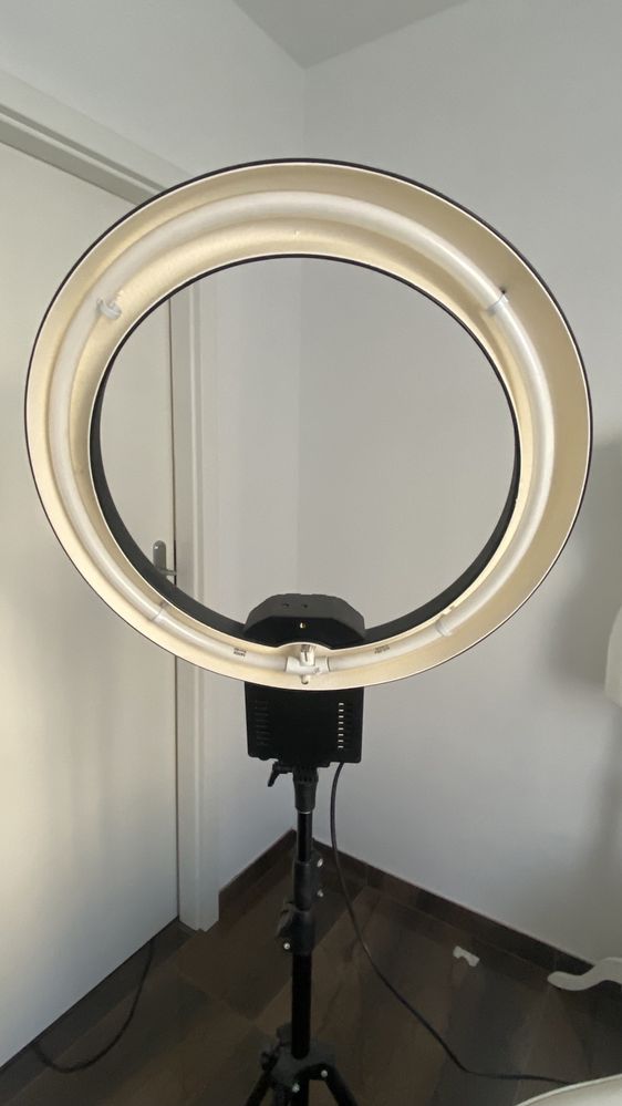 Lampa kosmetyczna pierscieniowa do makijazu Ring NG-65C + statyw