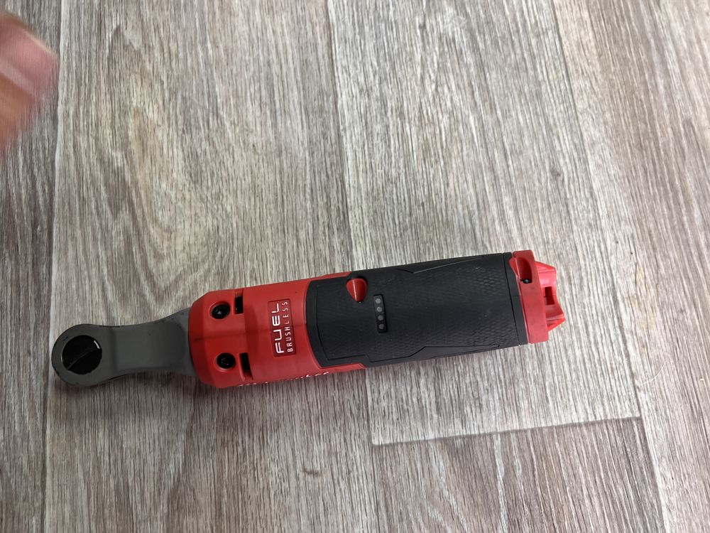 Боковий кутовий гайковерт milwaukee m12 3/8