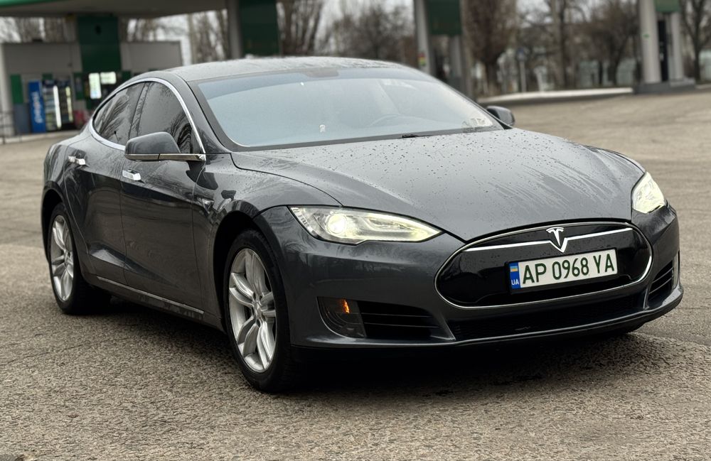 Tesla Model S отличная