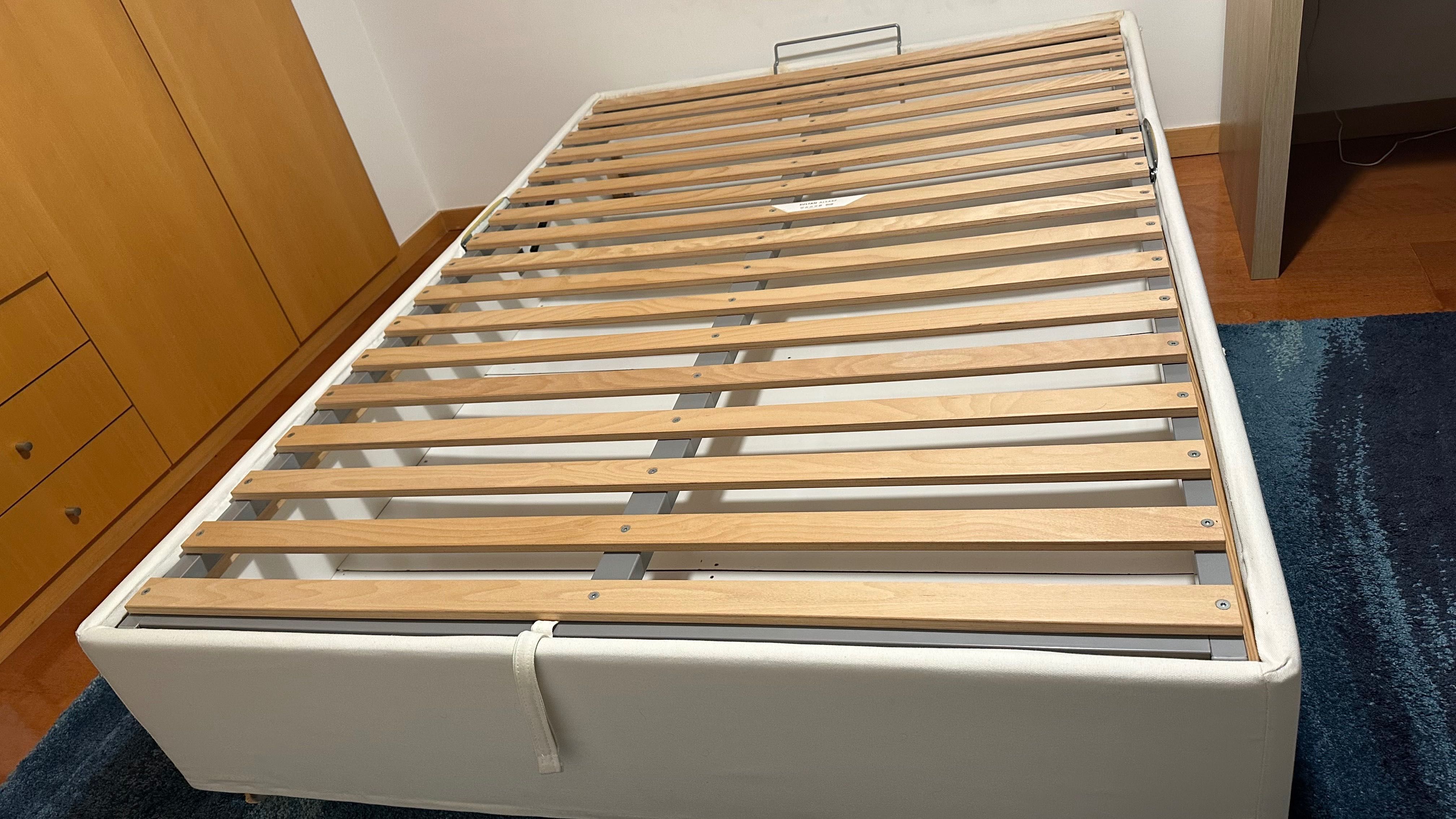 Cama sommier com estrado e arrumação + colchão