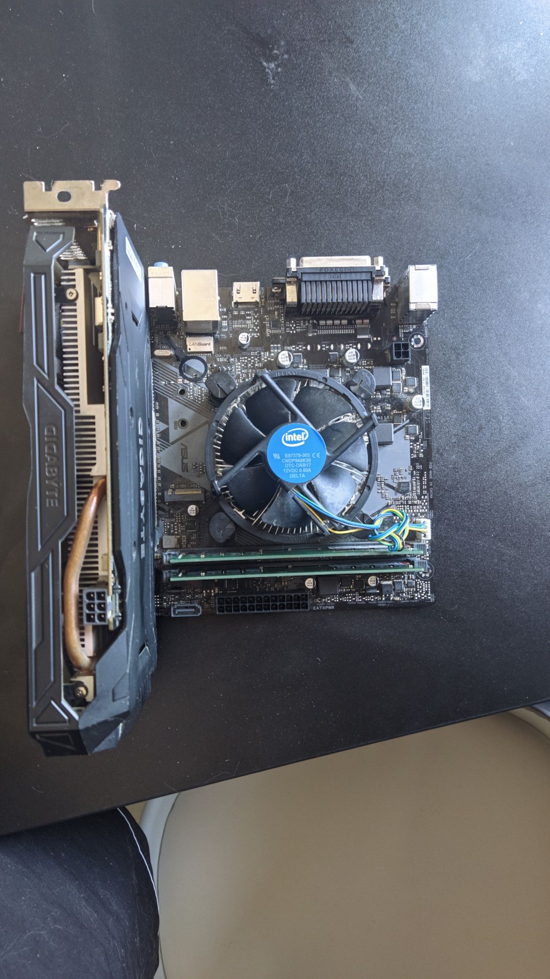 Intel core i5-9400f з материнською платою, відеокартою 1060 і пам'ят