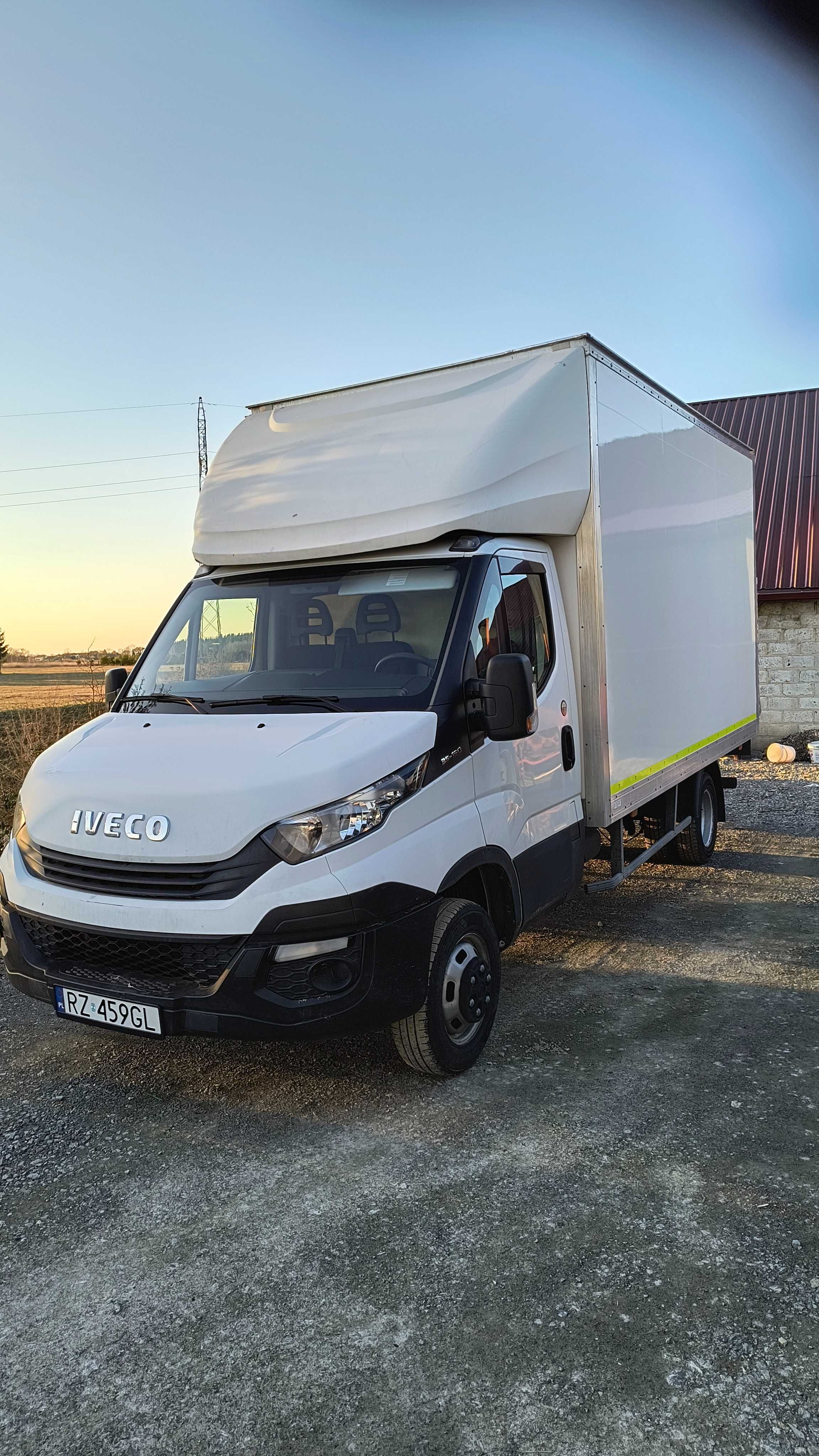Usługi transportowe, transport, bus z windą, 
 przeprowadzki