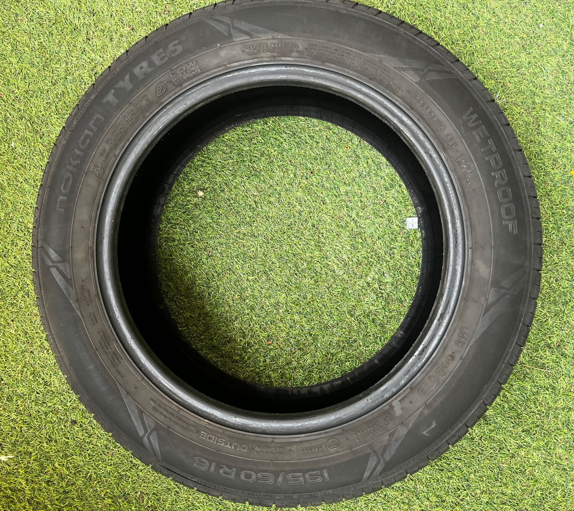 Opony letnie Nokian 195/60 R16 jak nowe 4 szt