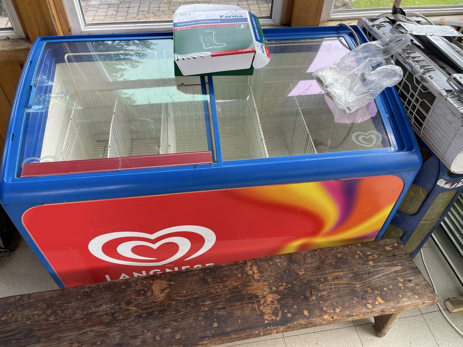 Морозилка Aht 300 300літрів обслужена рідне скло+5рідних кошиків